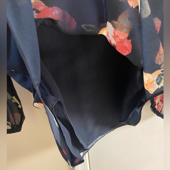 Cabi Black Blouse Poppy Floral Popover Navy Medium‎ - Picture 8 of 9